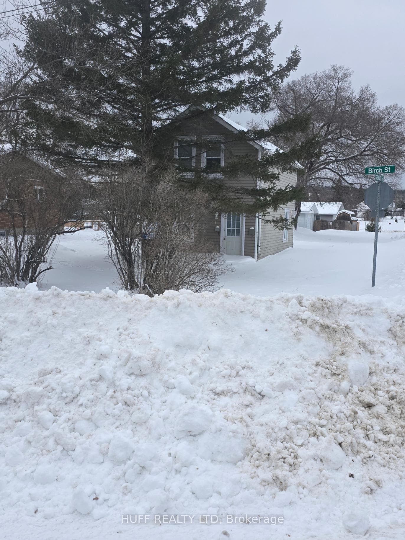 95 Birch Street photo 3