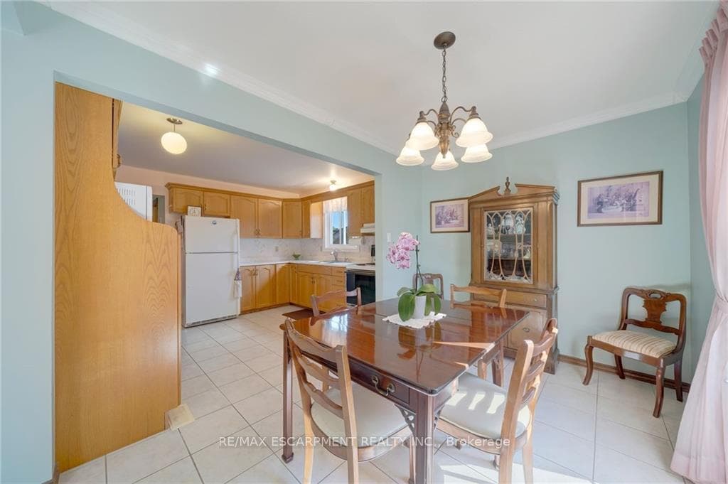 55 Latzer Crescent photo 9