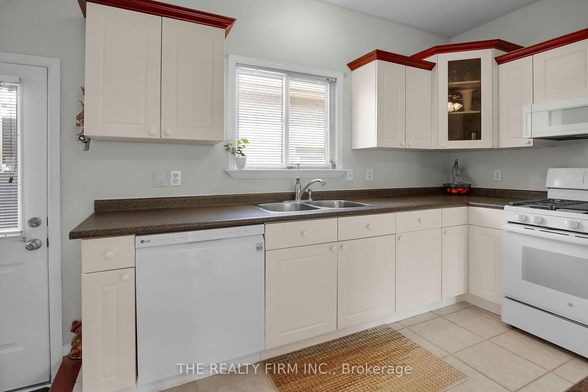 487 Forest Creek Place photo 12