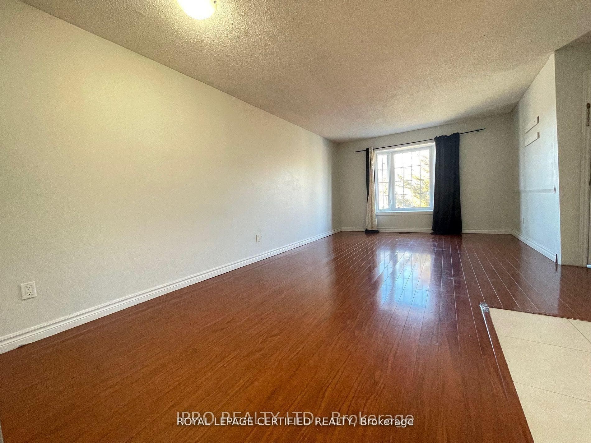 498 Daralea Heights Unit Upper photo 5