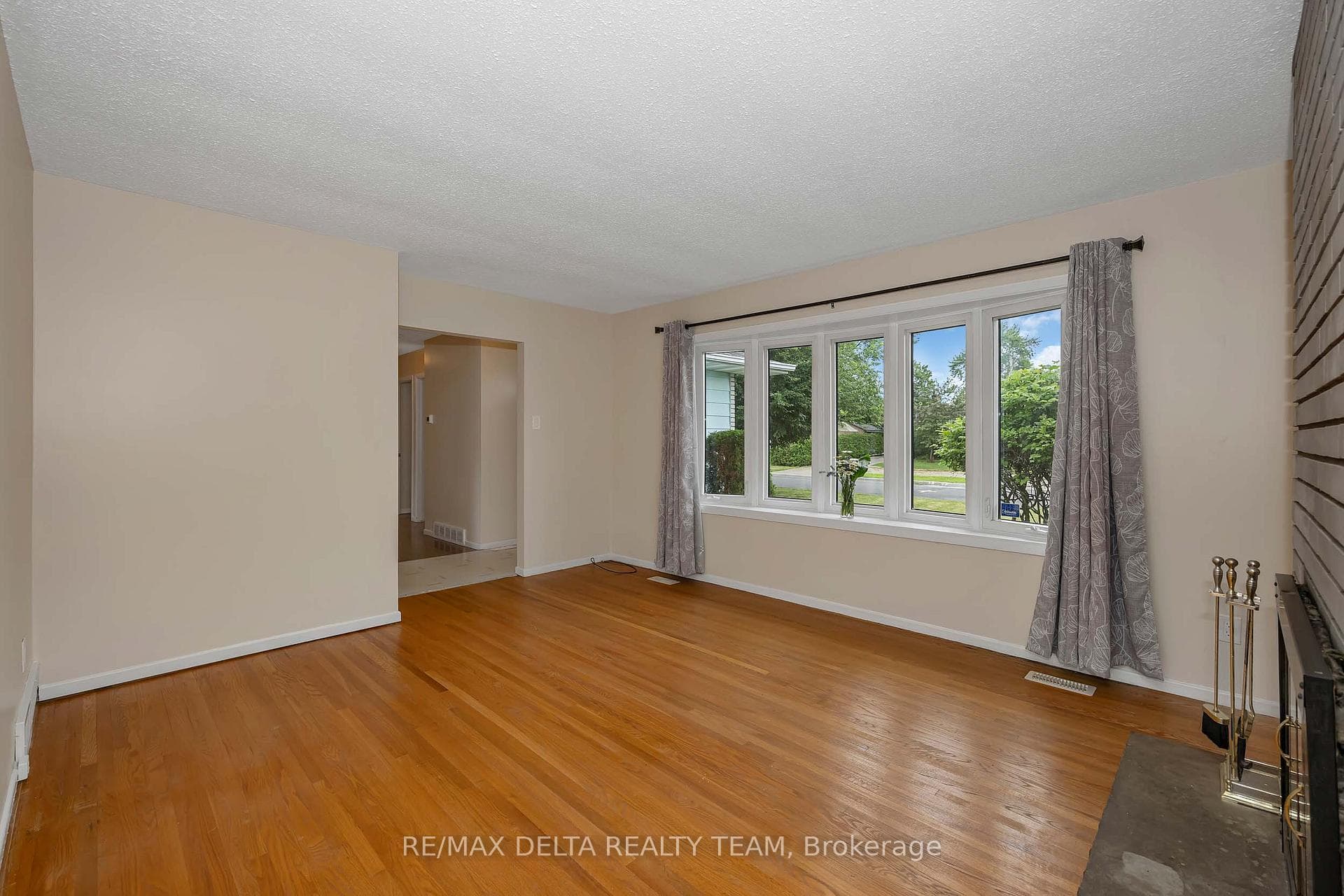 278 Gleneagles Avenue photo 5