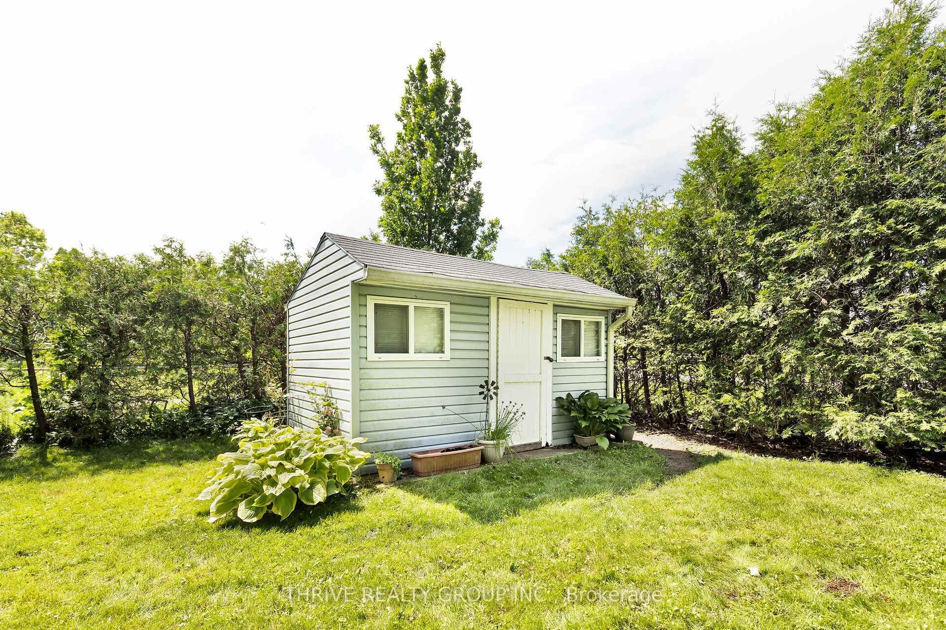 52 RENNY Crescent photo 37