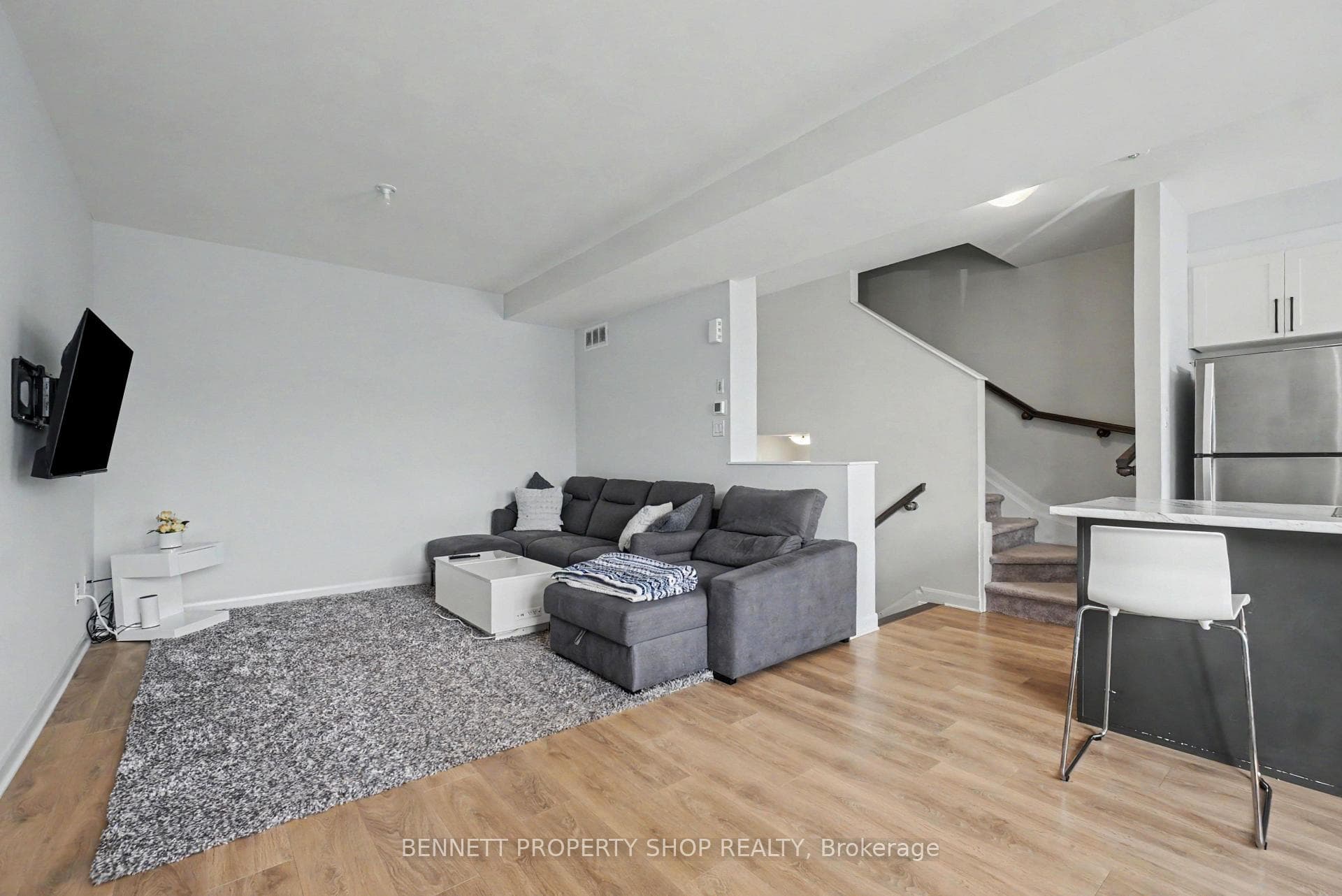 127 Attwell Private photo 2