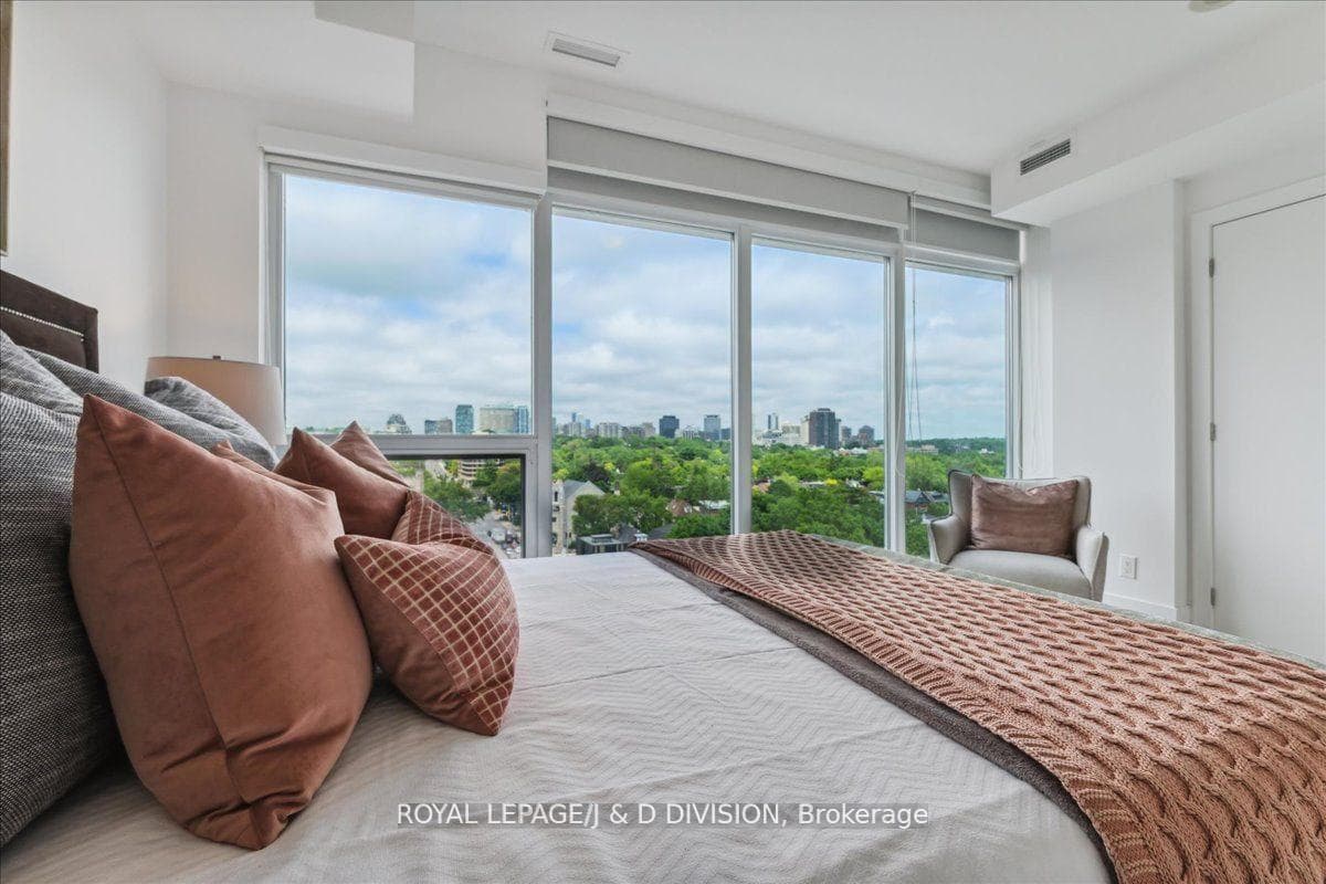 170 Avenue Road Unit 1009 photo 22