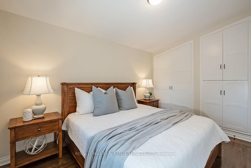 380 Duncombe Drive photo 18