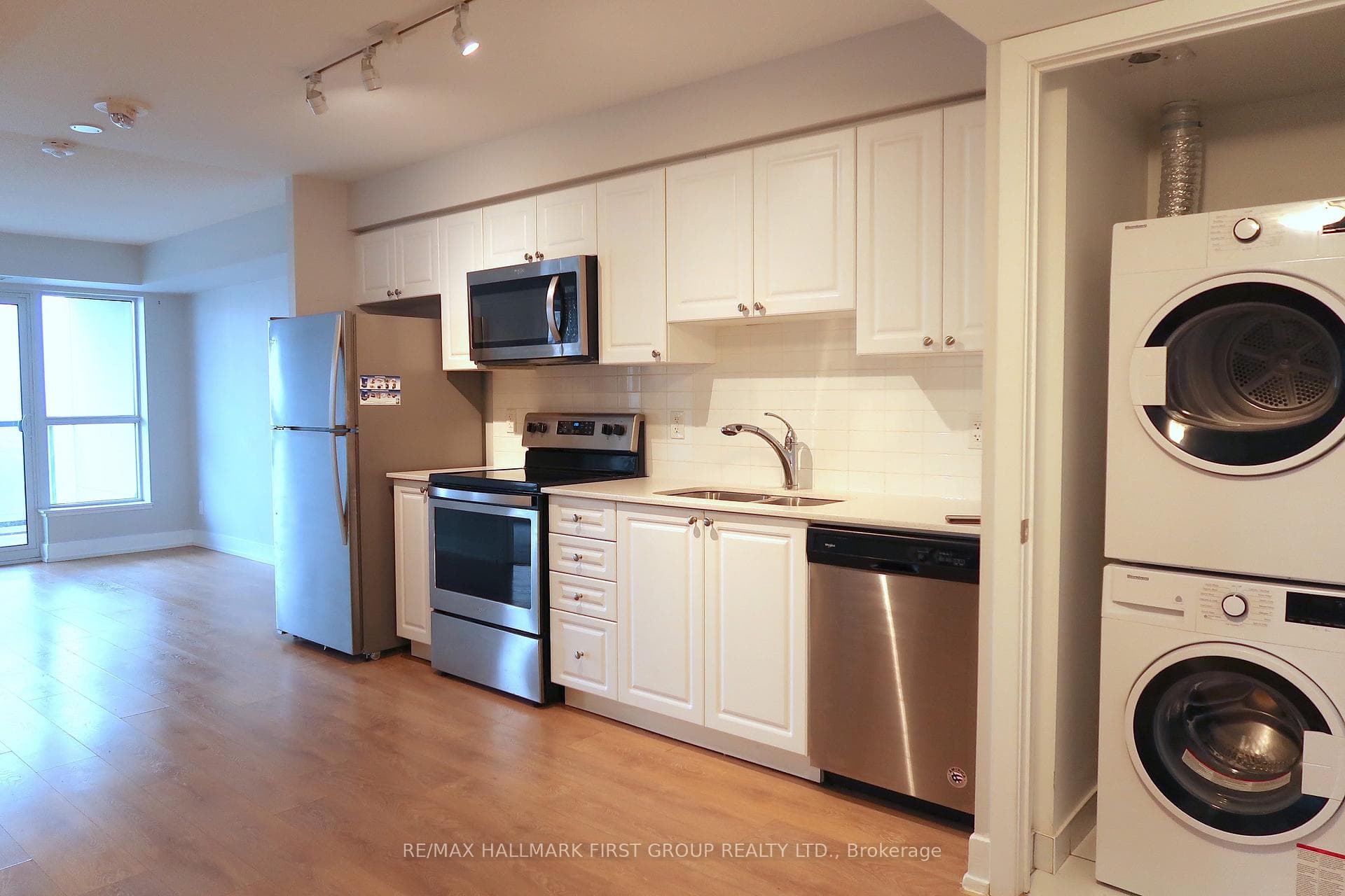 1255 Bayly Street Unit 1008 photo 3