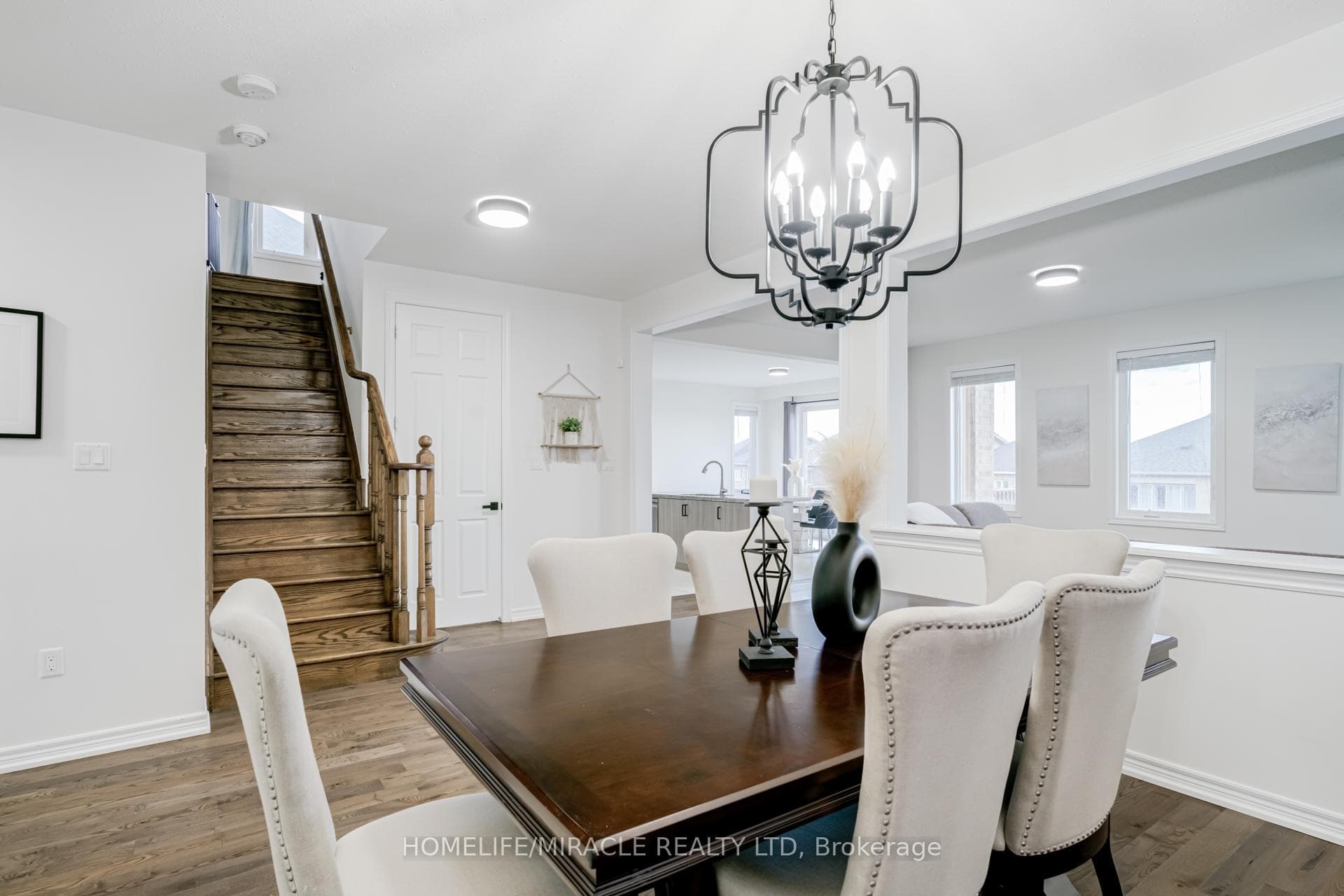 30 Atkinson Crescent photo 6
