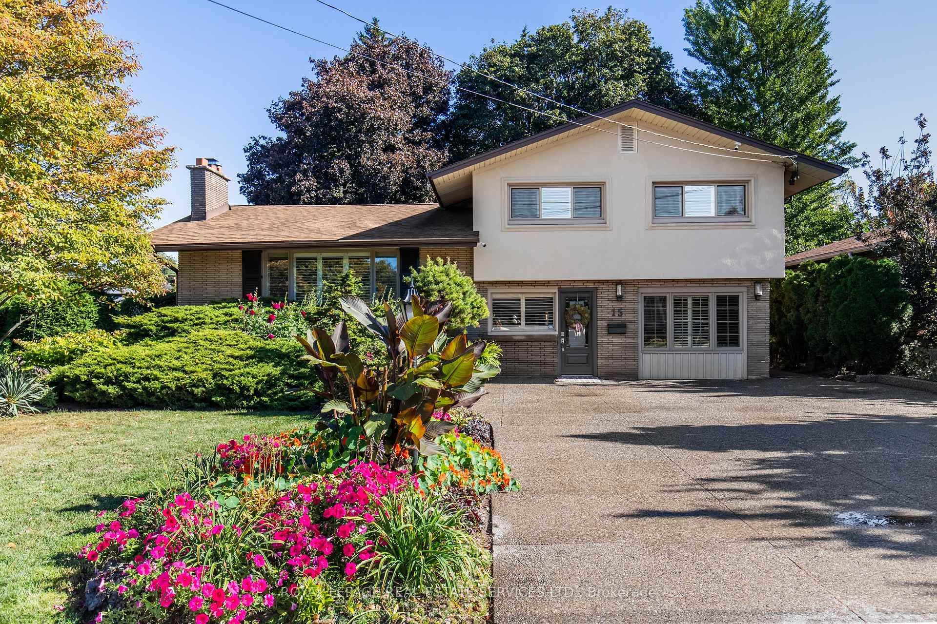 15 Belair Drive photo 1