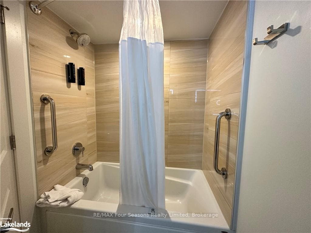 9 HARBOUR Street Unit 5117 photo 23