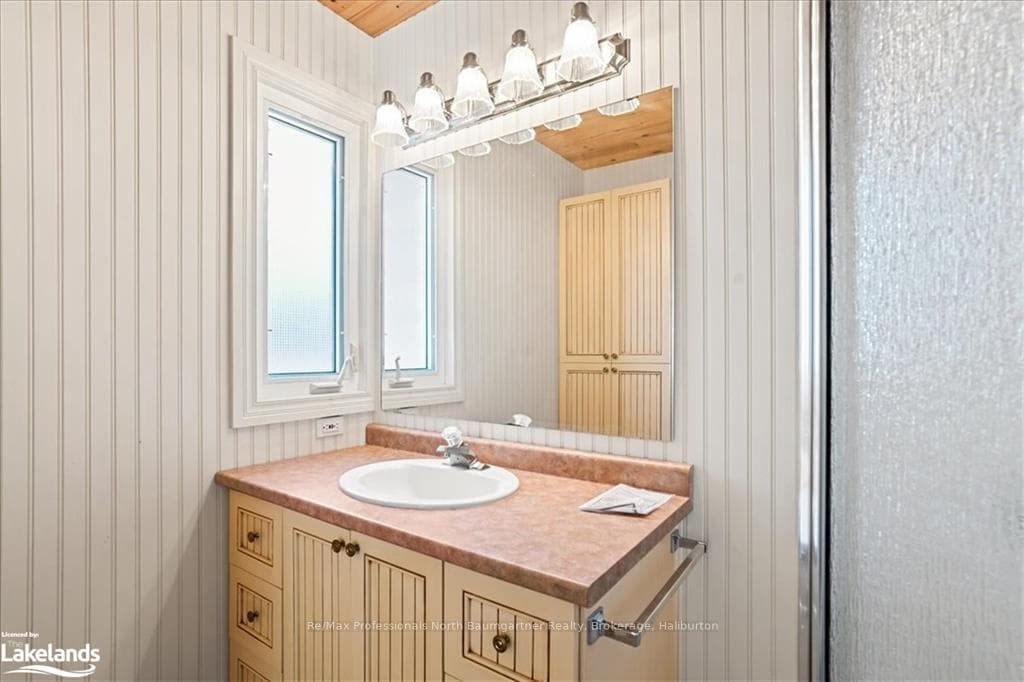 1040 COMMUNICATION Lane photo 37