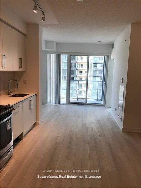 5180 Yonge St Street Unit 2510 photo 3