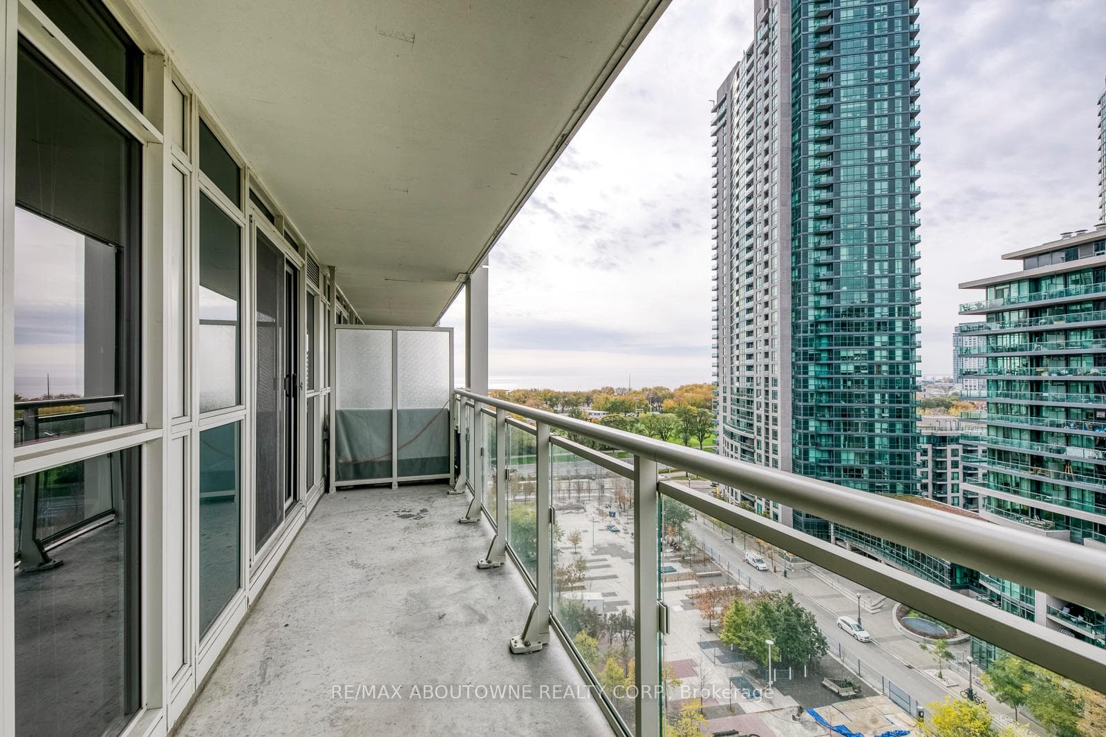 35 Bastion Street Unit 1714 photo 19
