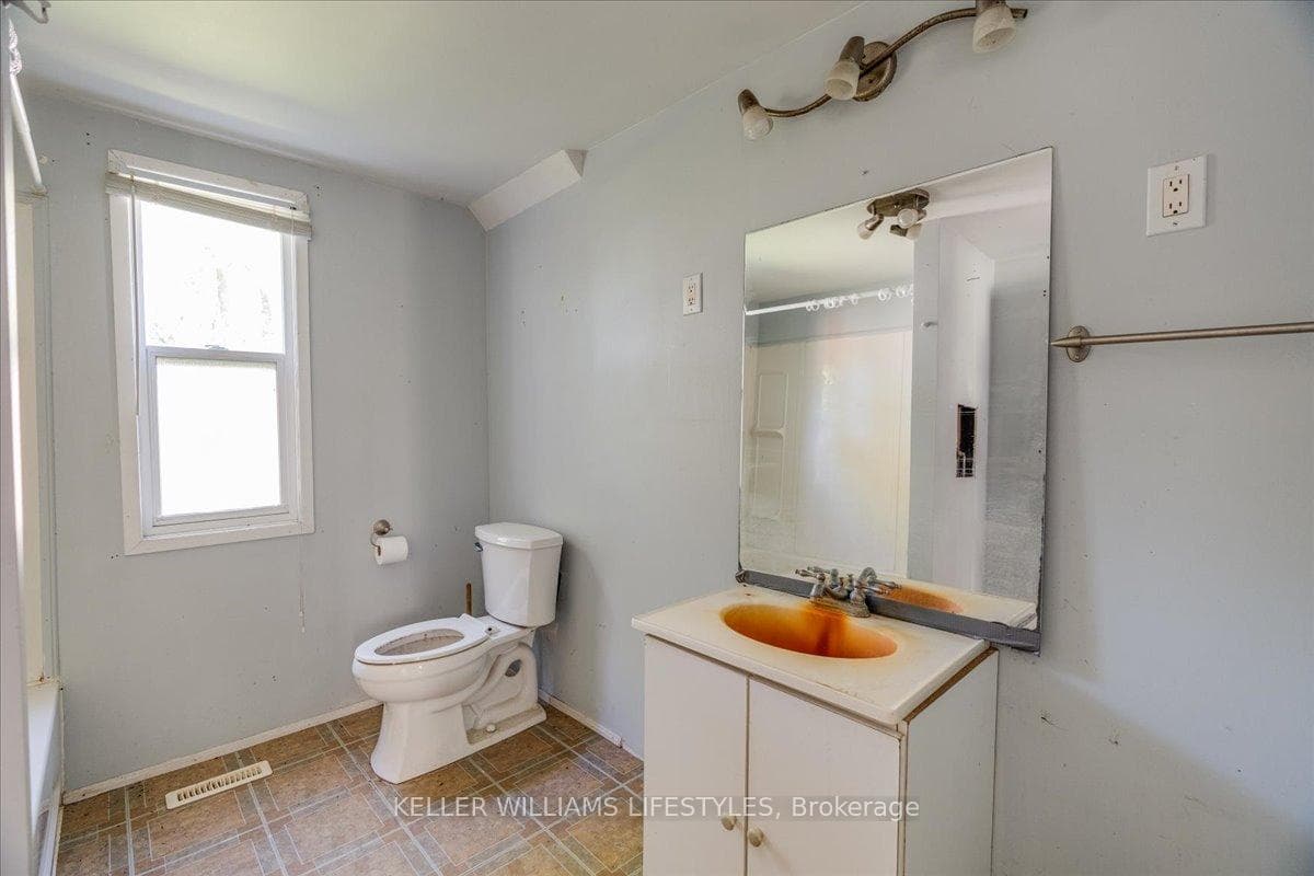 6079 Longwoods Road photo 13