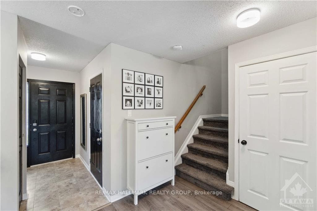 120 WHALINGS Circle photo 15