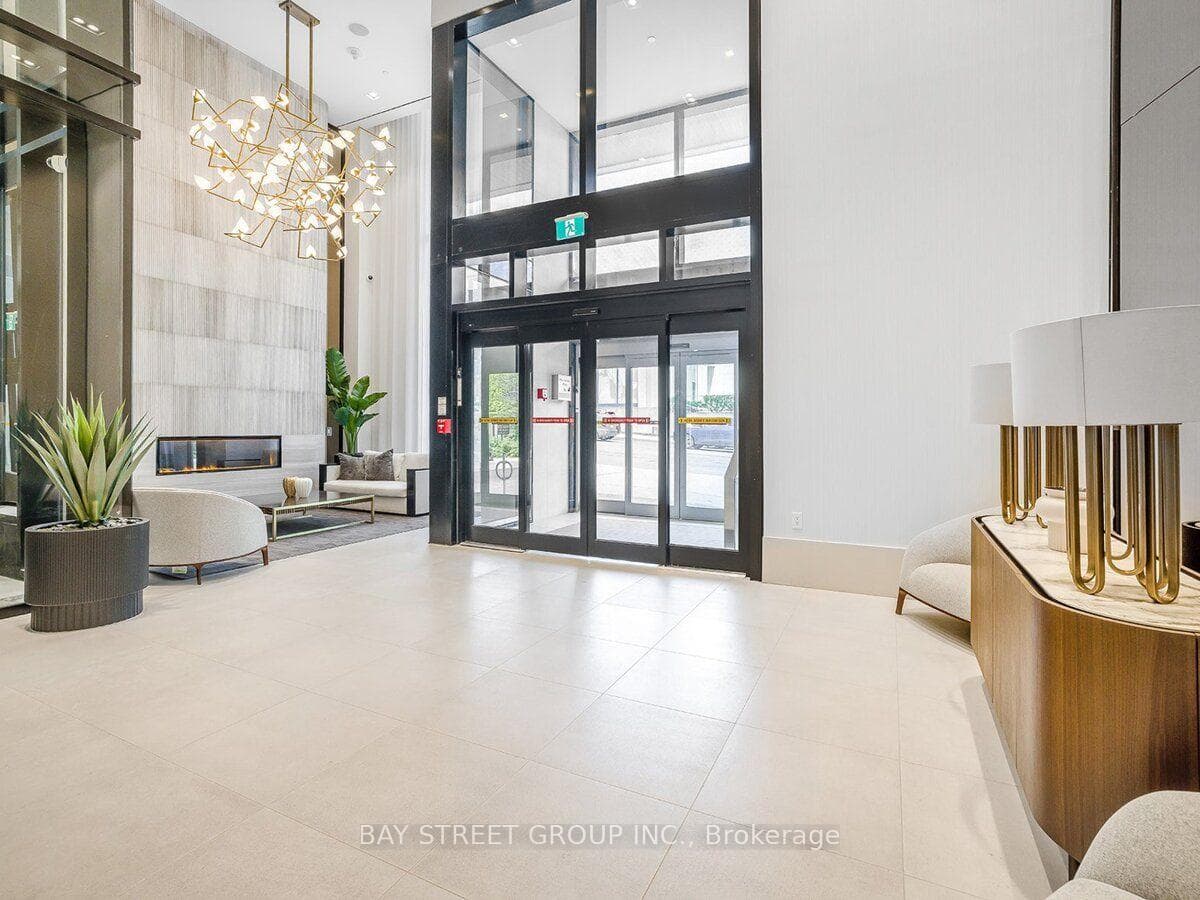 2020 Bathurst Street Unit 1812 photo 15