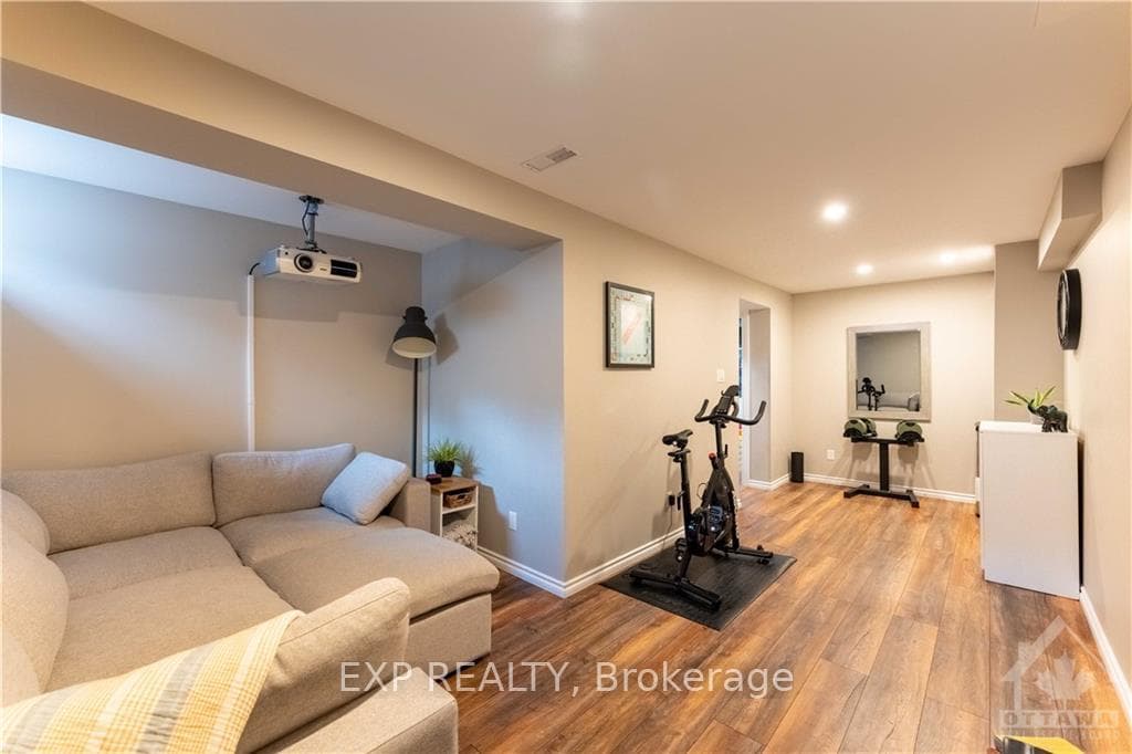 112 ASHPARK Crescent photo 23