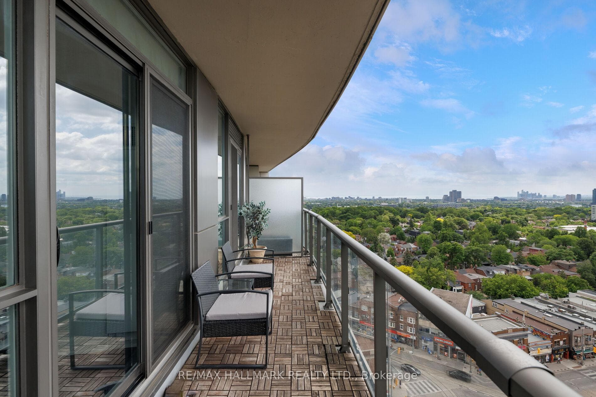 530 St Clair Avenue Unit 1401 photo 24