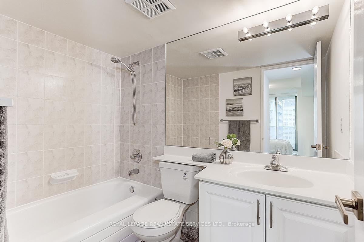 750 Bay Street Unit 1003 photo 24