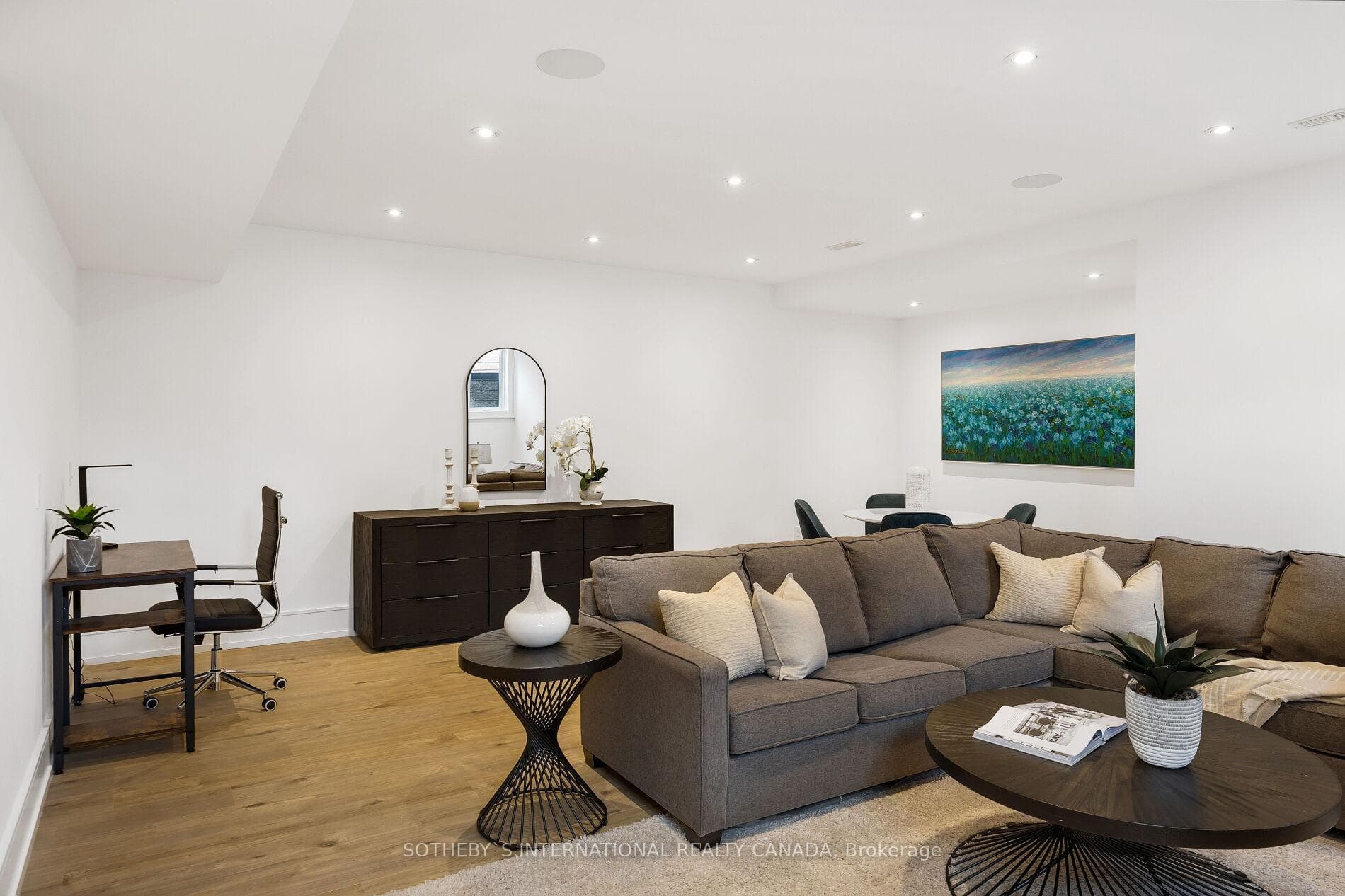 146 Divadale Drive photo 33