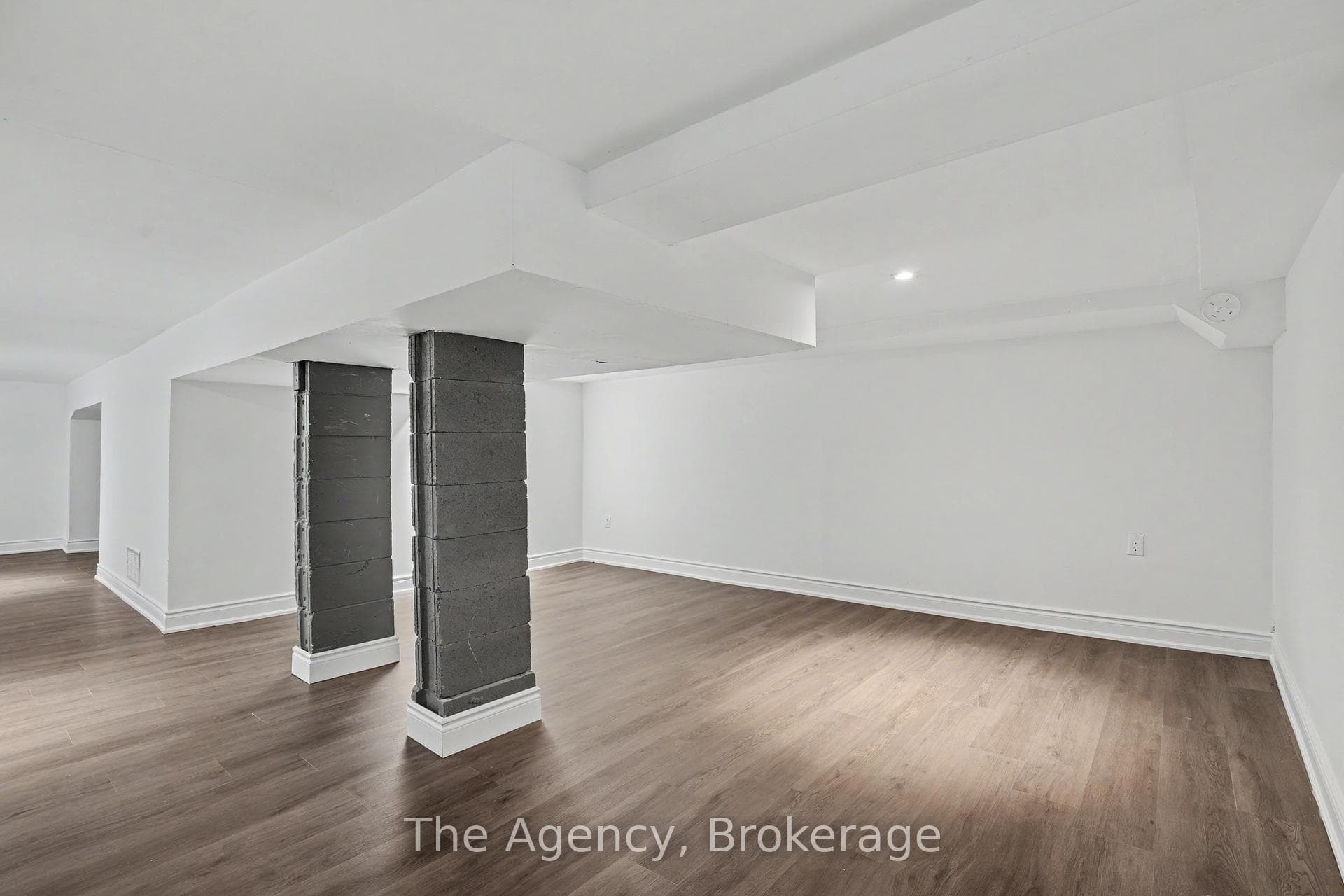 881 Lakeshore Road photo 20