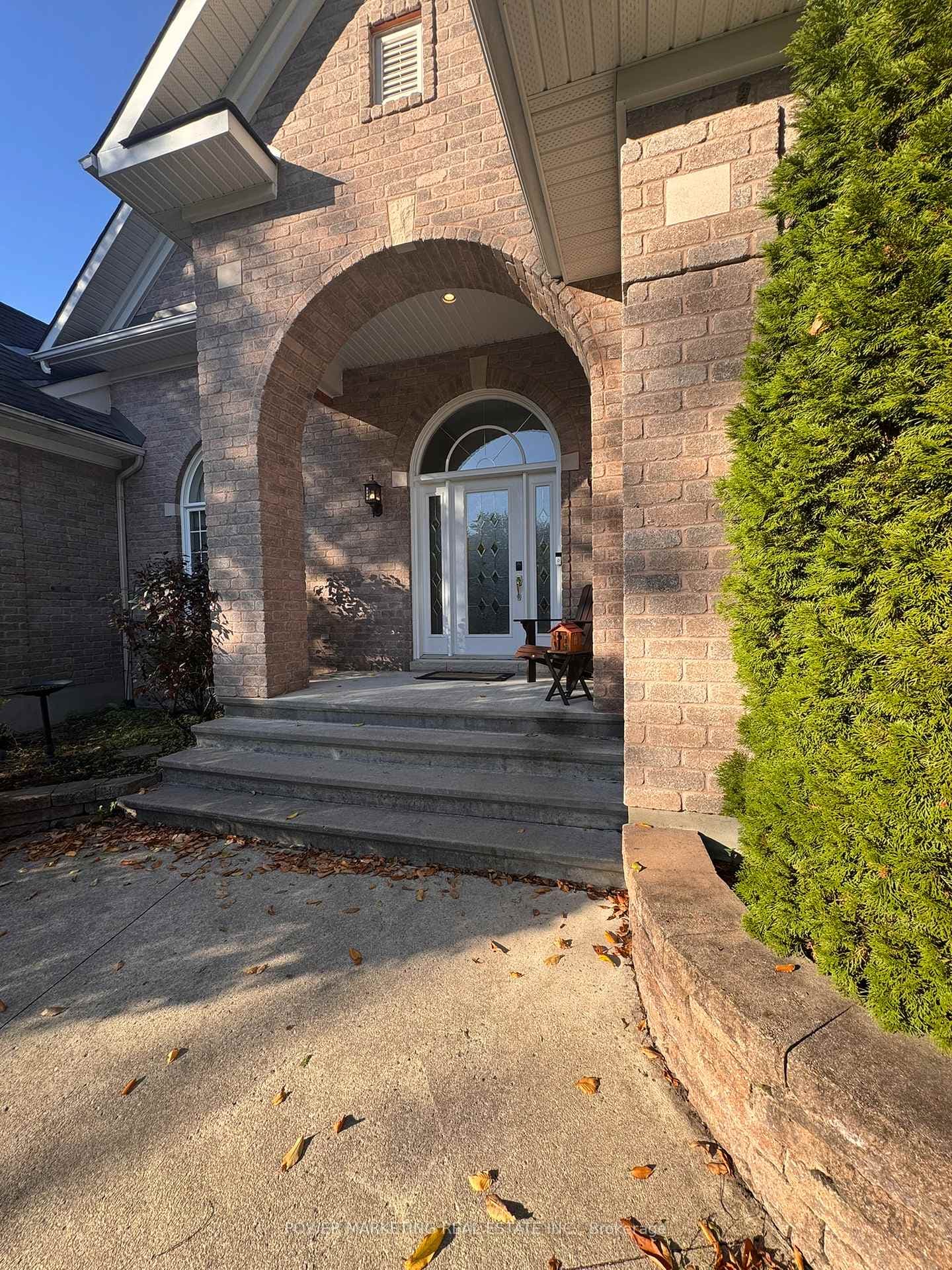 1241 VILLEROY Crescent photo 4