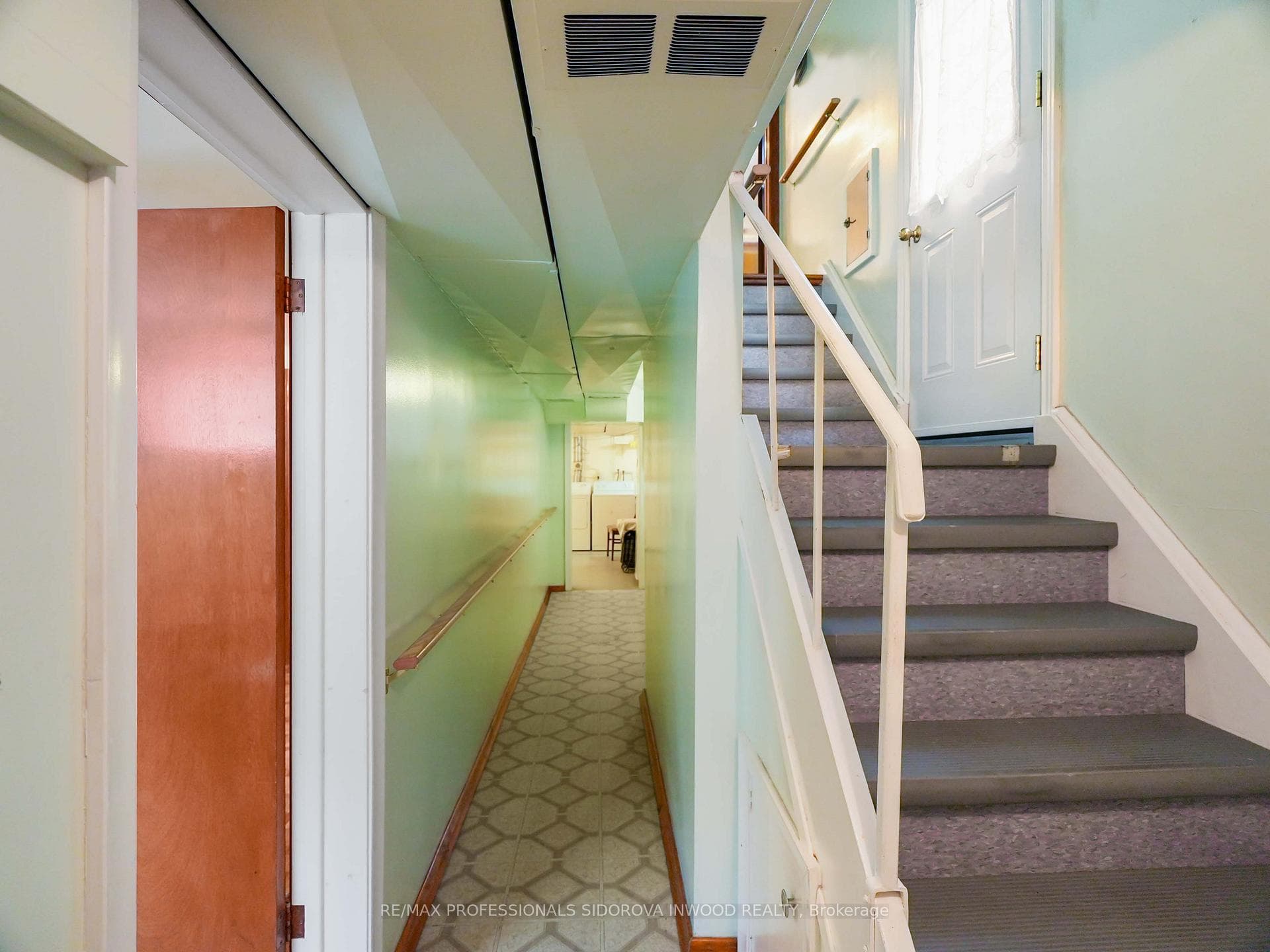 100 Beresford Avenue photo 20