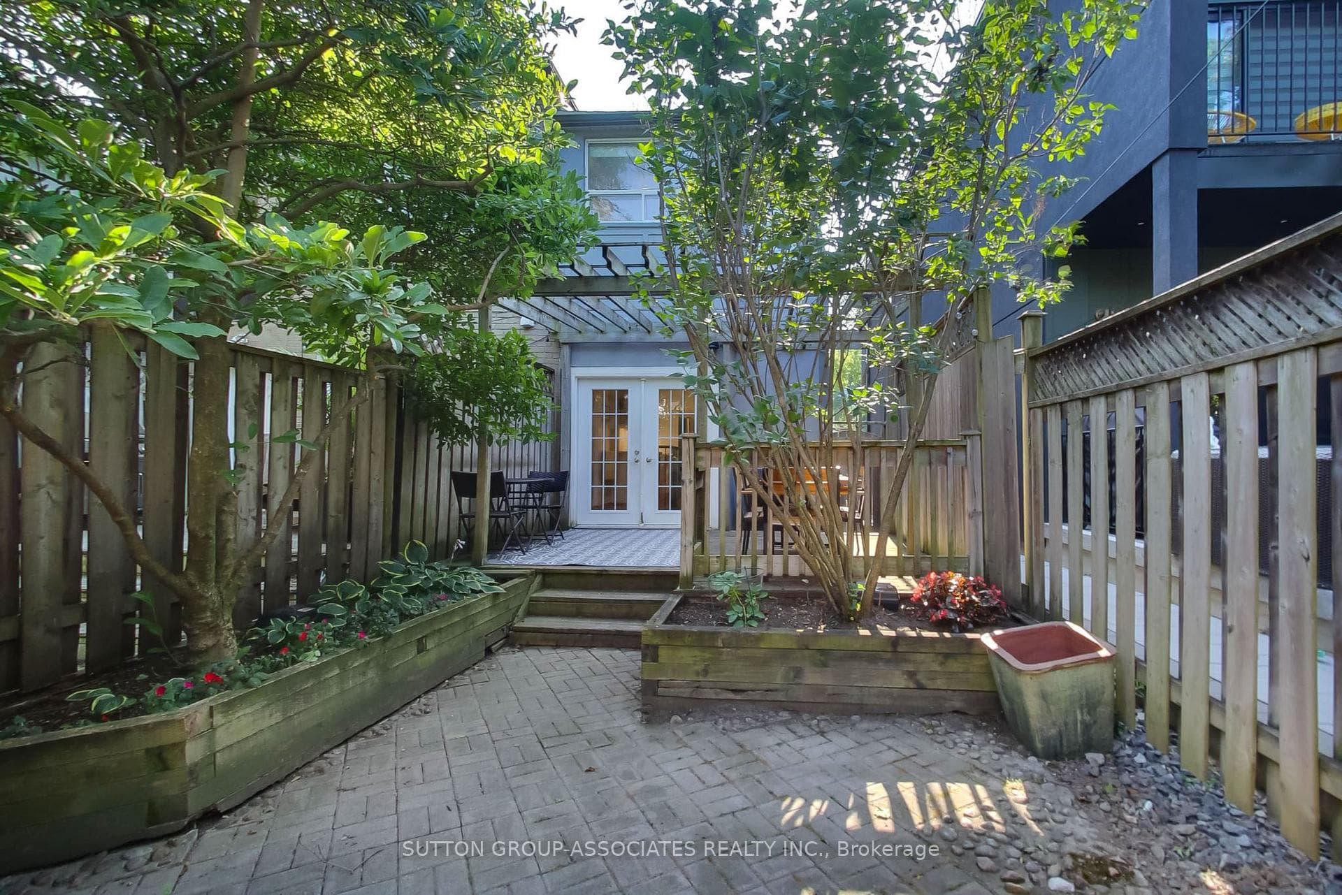 177 Humewood Drive photo 31