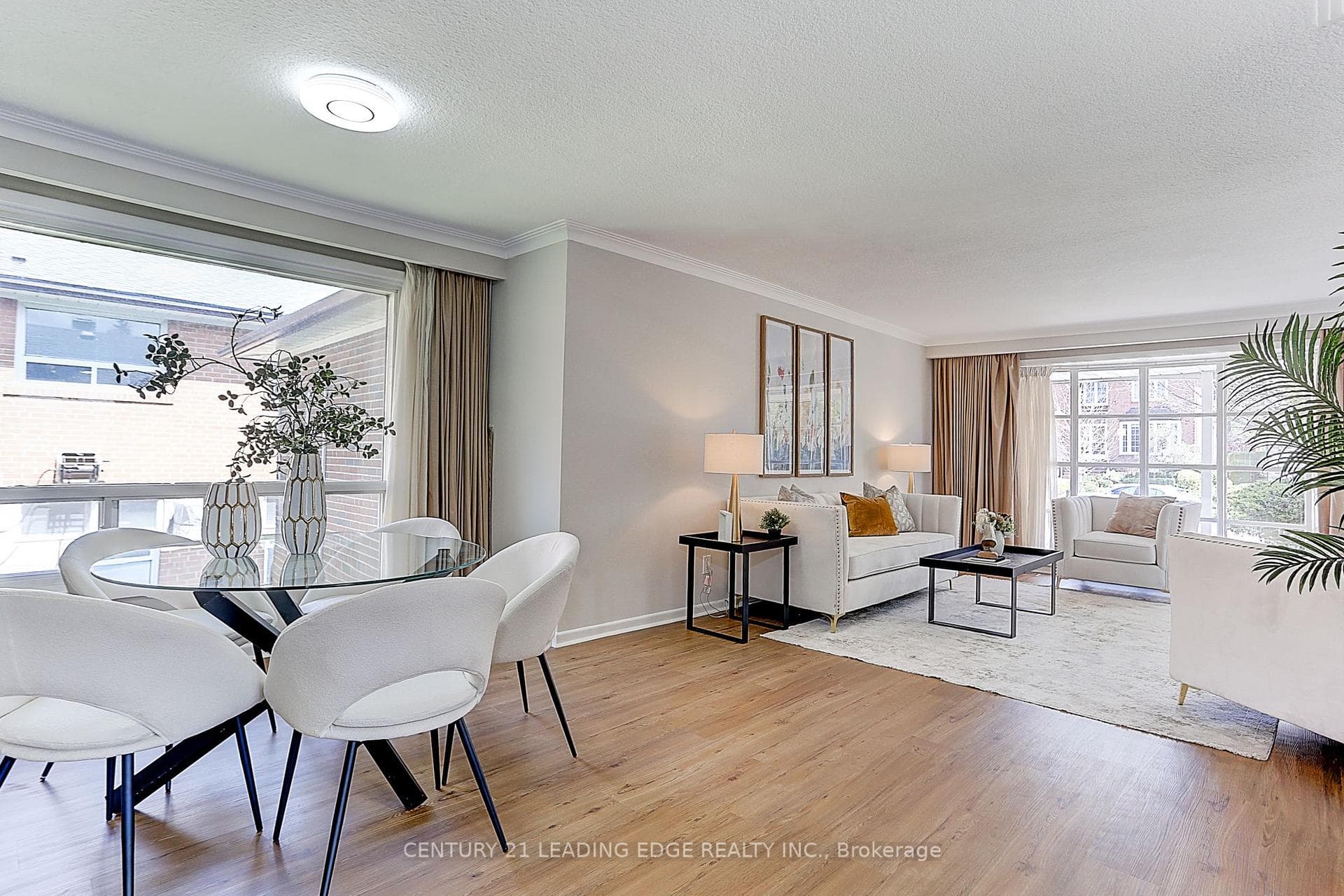 70 CLANSMAN Boulevard photo 14