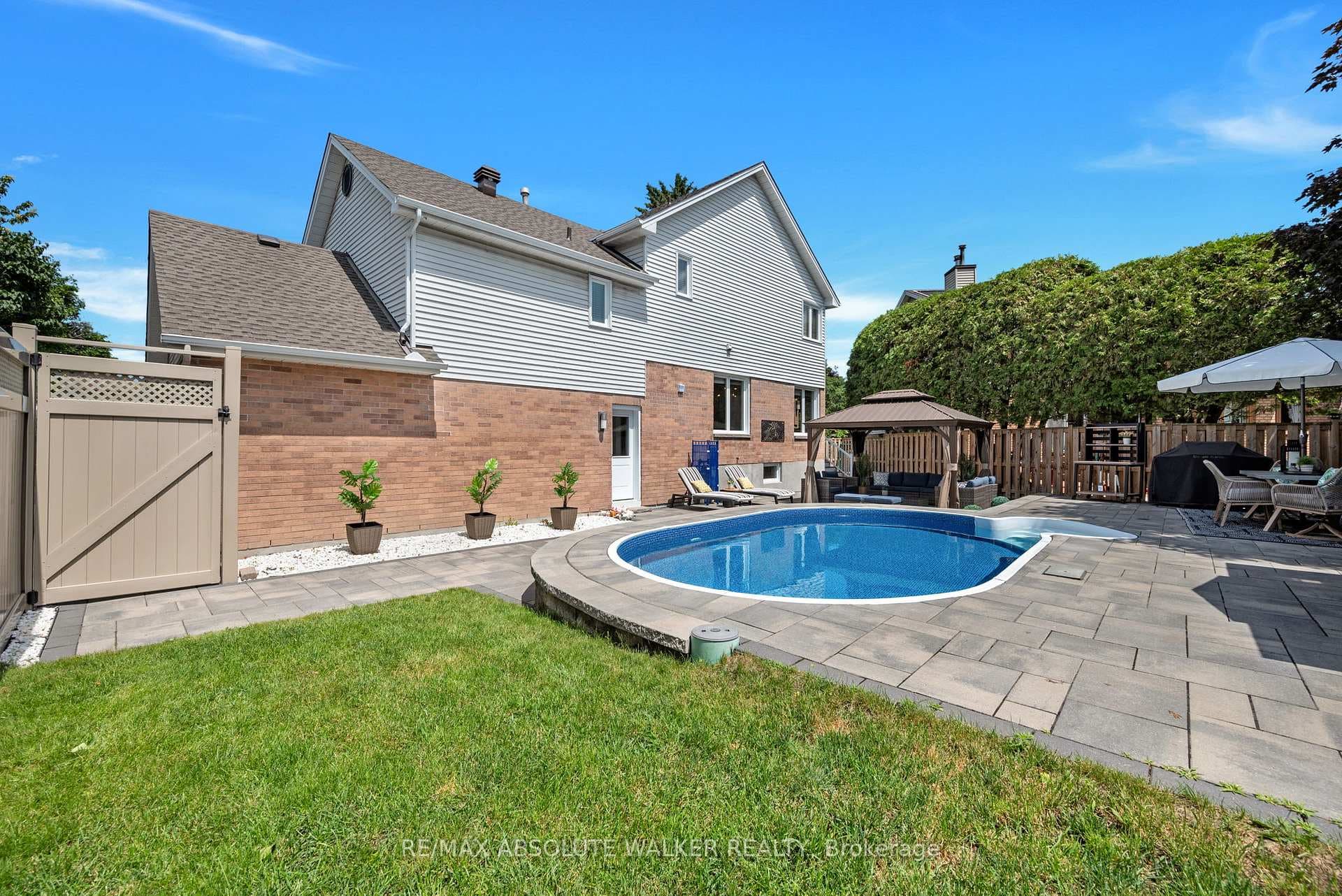 1368 Norview Crescent photo 44
