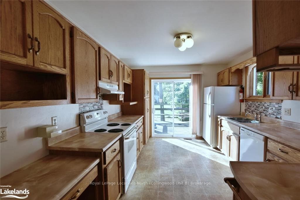 233 SIMCOE Street photo 25