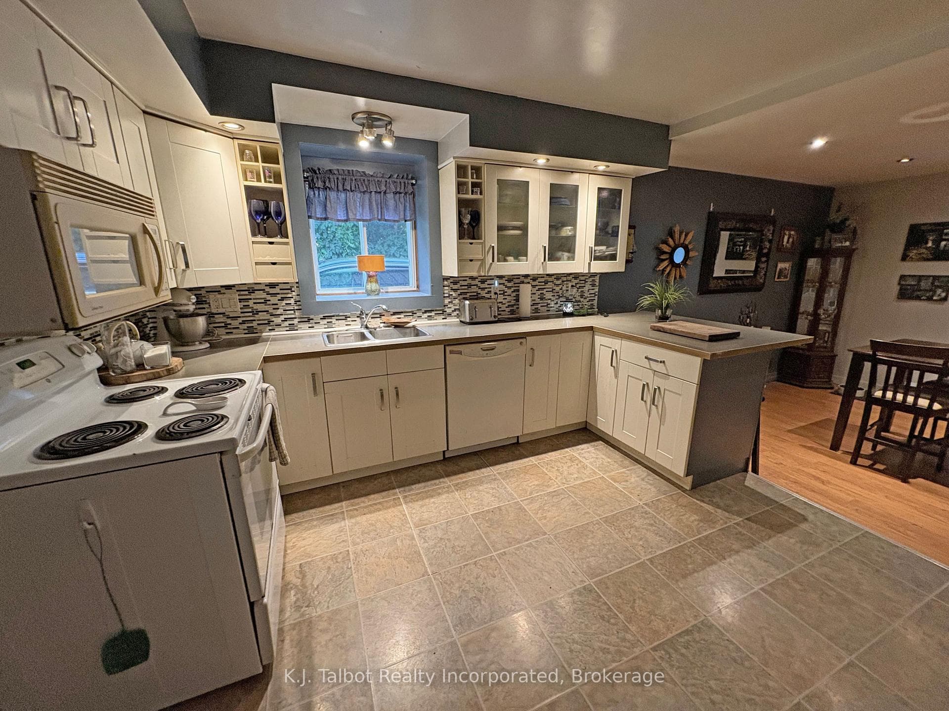 82044 Bluewater Highway photo 4
