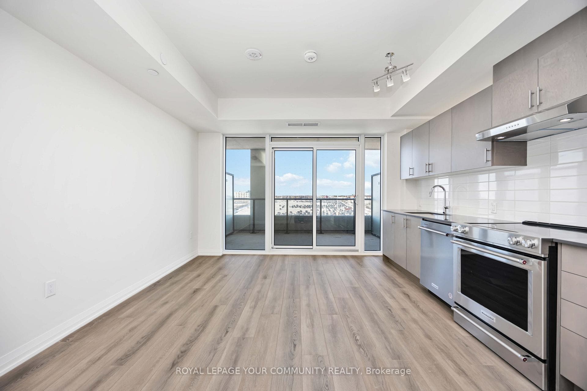 8960 Jane Street Unit 429 photo 12