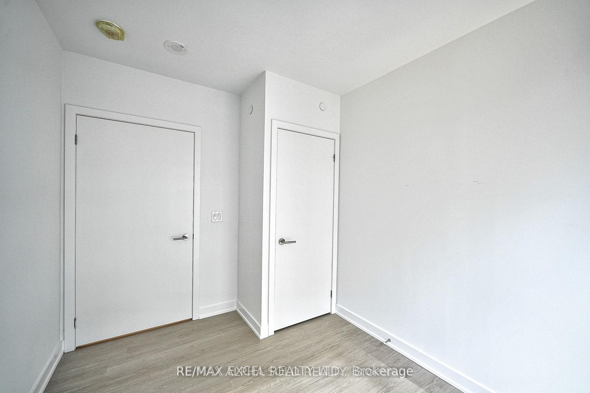 47 Mutual Street Unit 1402 photo 17