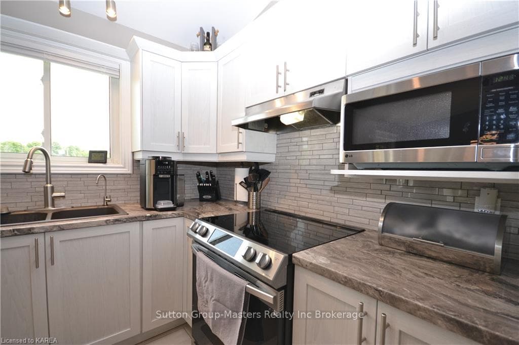 4048 SYDENHAM Road photo 14
