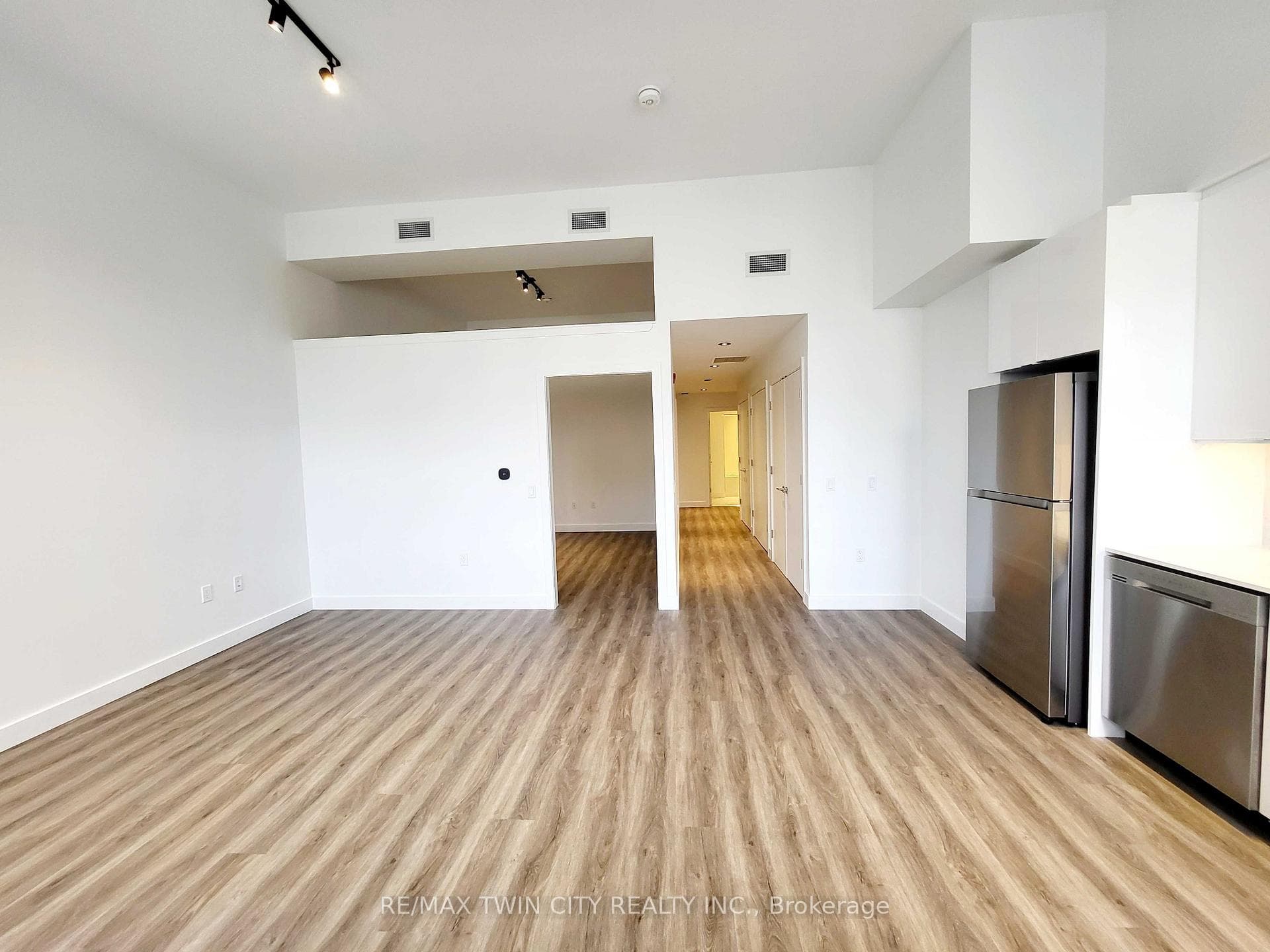 75 Huron Street Unit 201 photo 4
