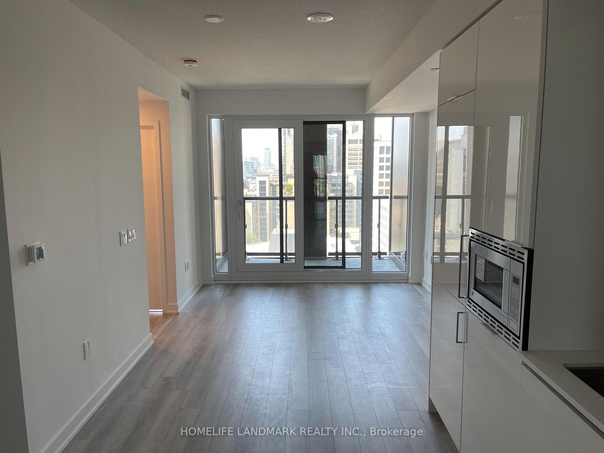 238 Simcoe Street Unit 1701 photo 3
