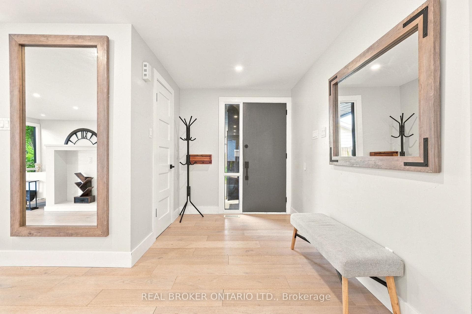 2021 Woodglen Crescent photo 4