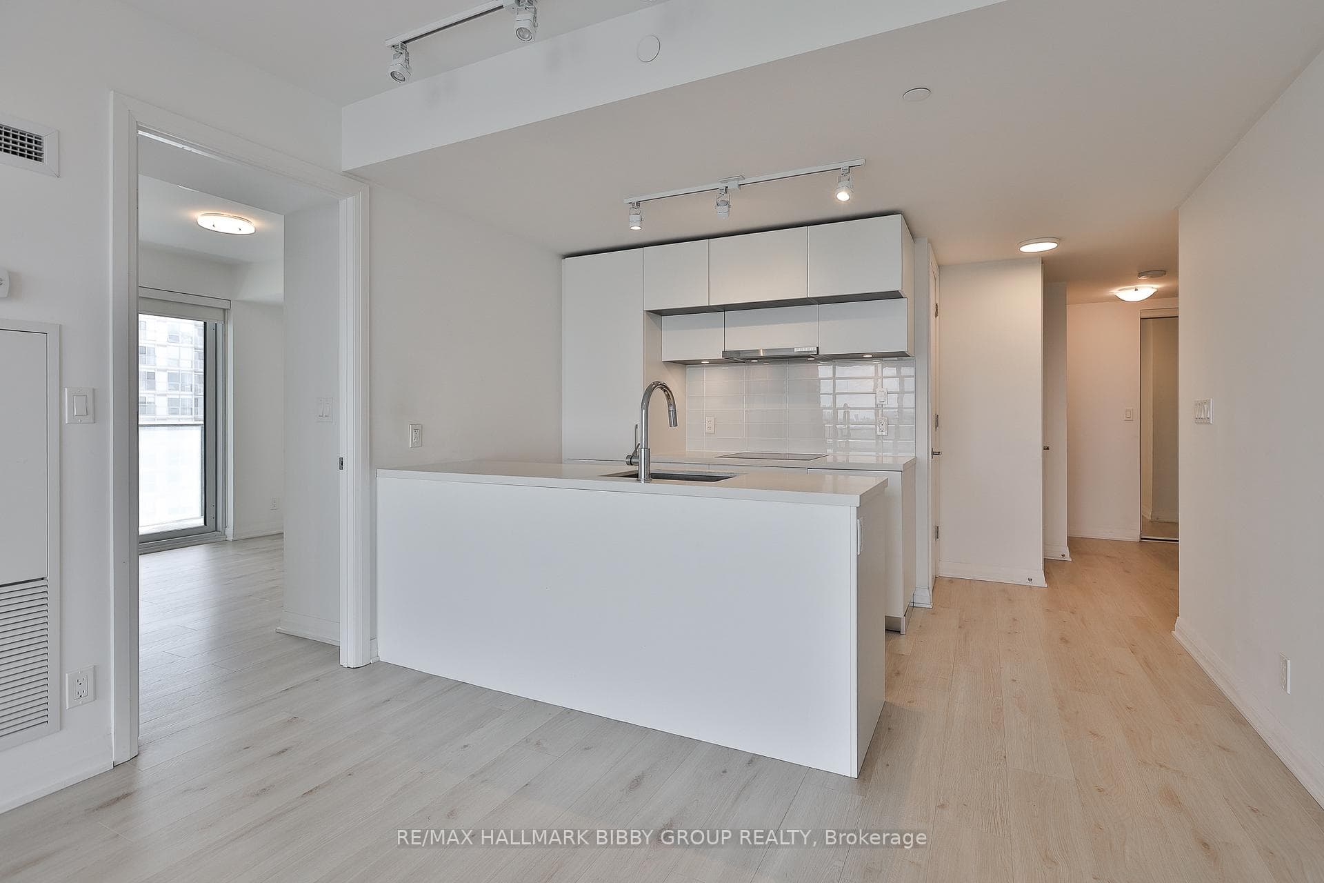 99 Foxbar Road Unit 1808 photo 5
