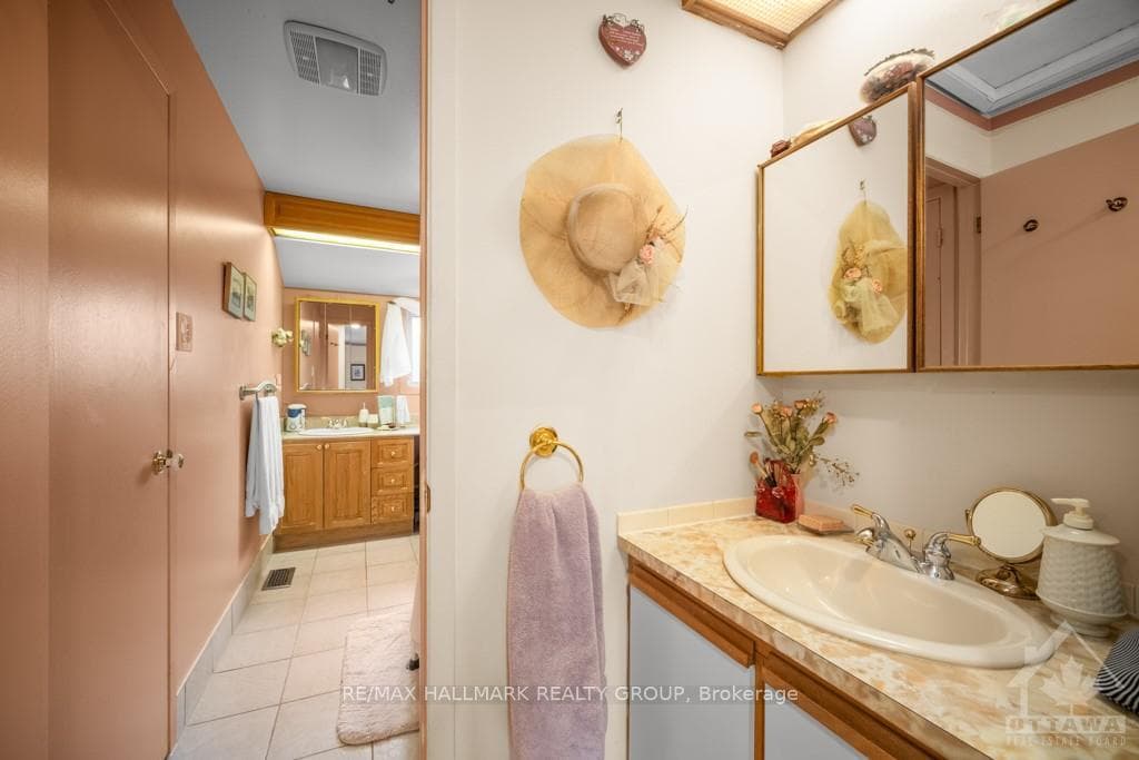 34 MELVILLE Drive photo 16