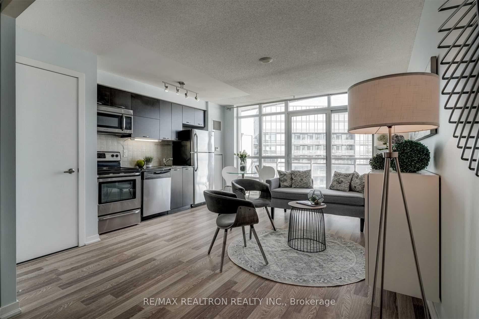38 Joe Shuster Way Unit 1701 photo 7