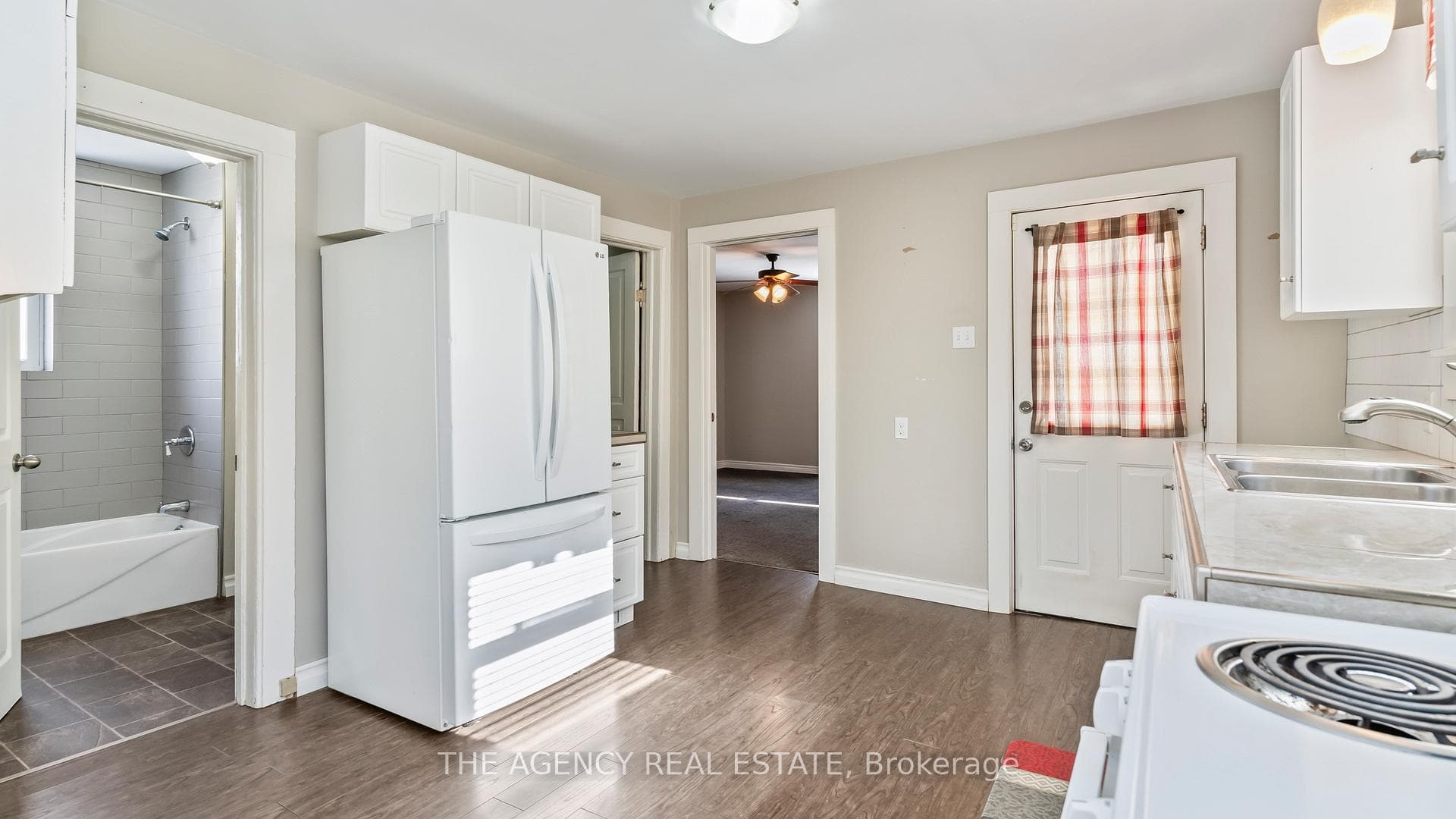 26 Fourth Avenue photo 10