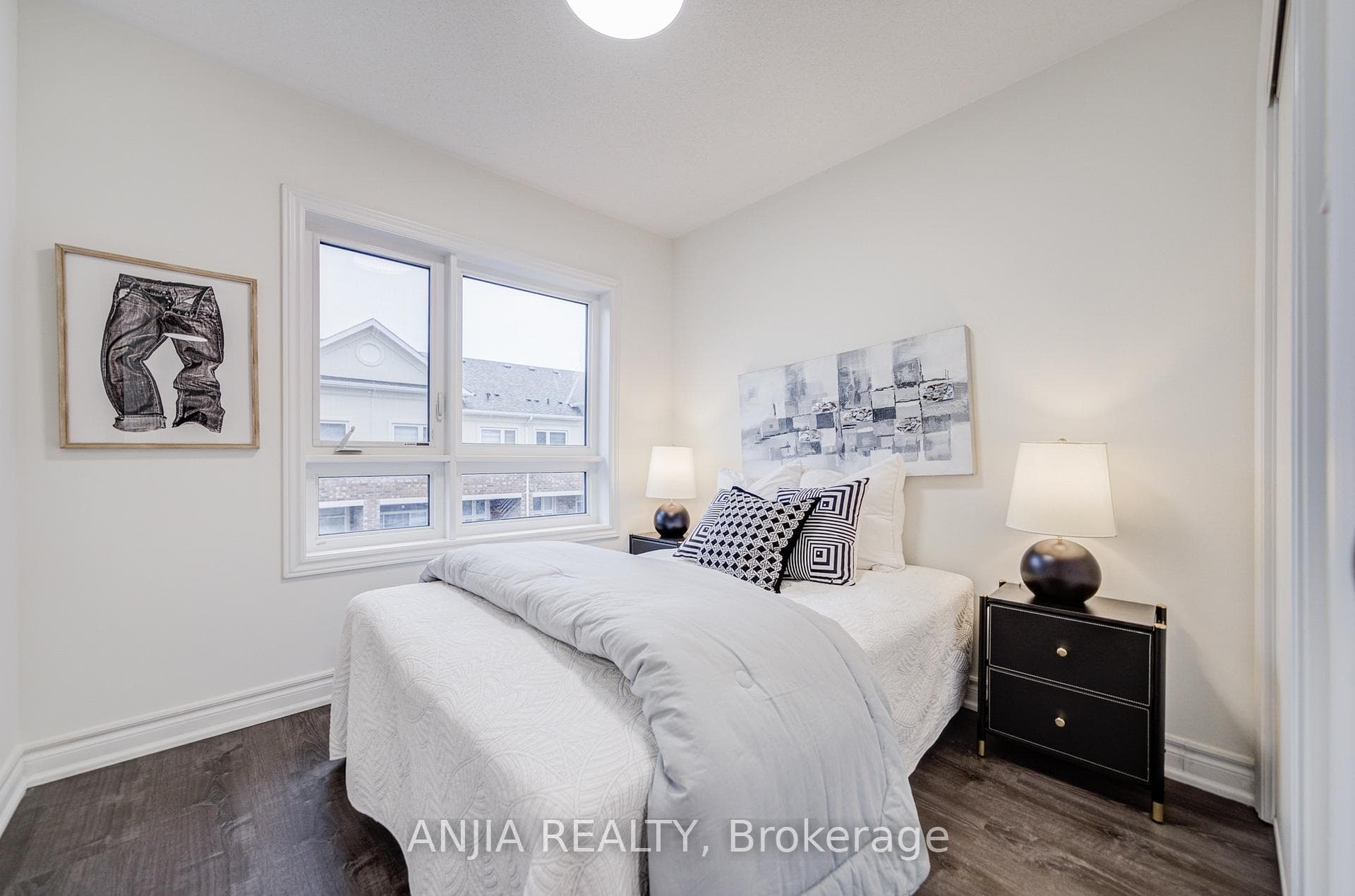 82 Chicago Lane photo 36