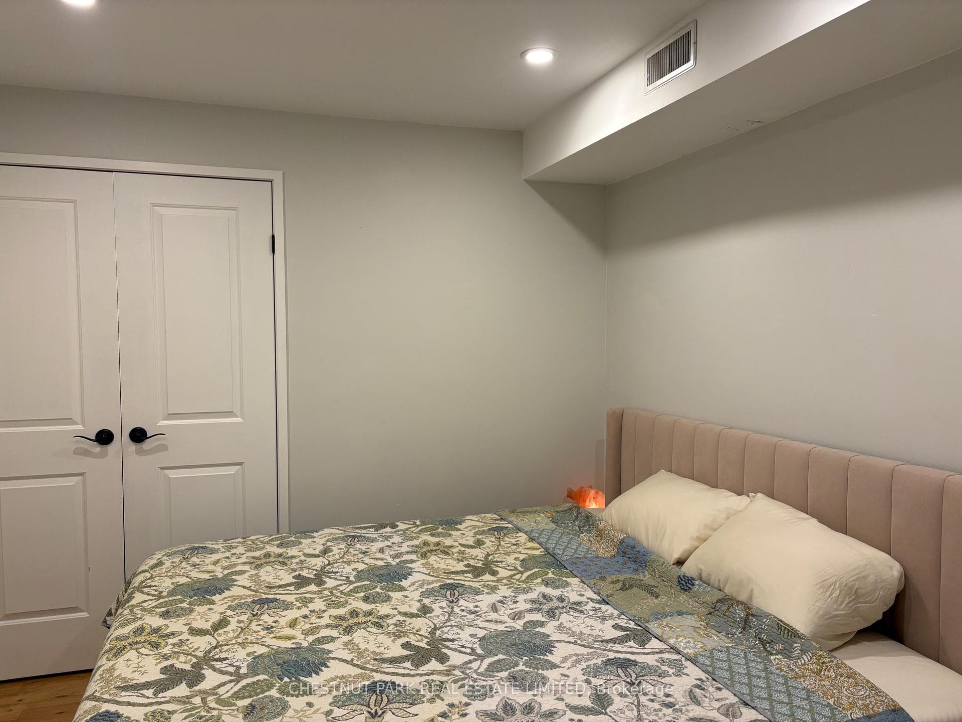 Den/3rd Bedroom