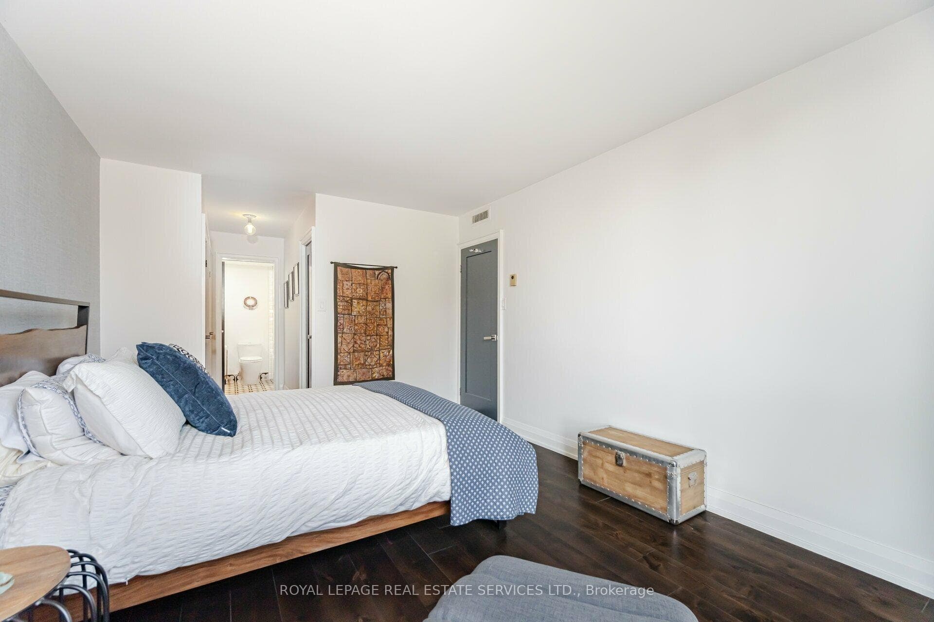 350 Lonsdale Road Unit 607 photo 23