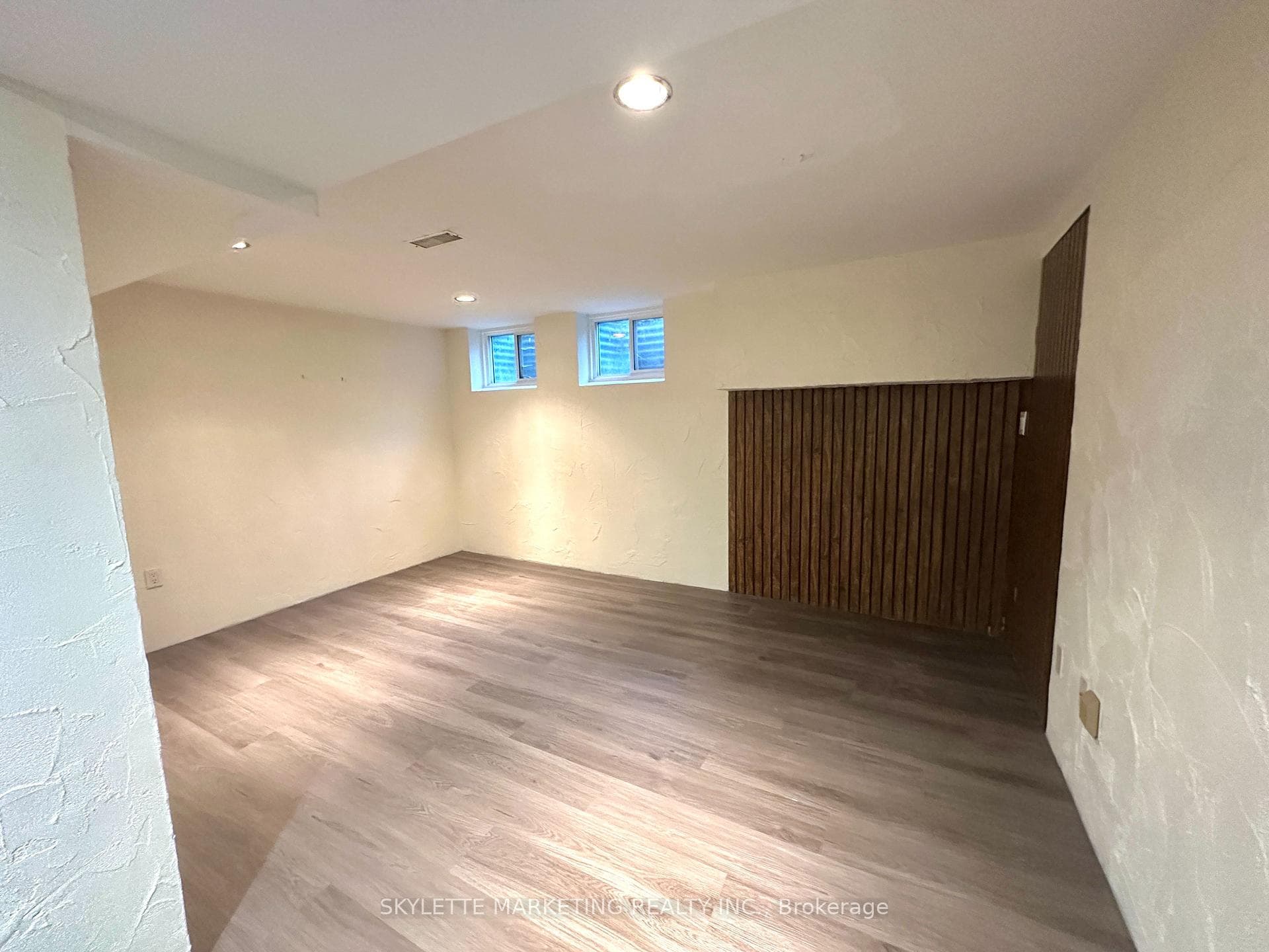 14377 Warden Avenue photo 20