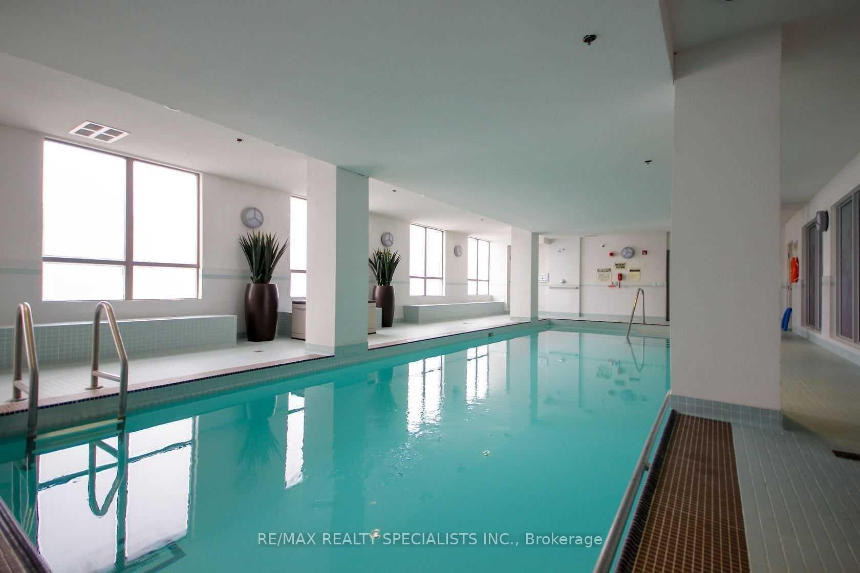 810 Scollard Court Unit 803 photo 19