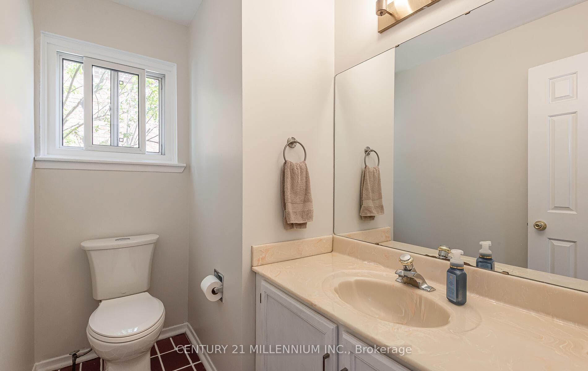 82 Leander Street photo 46