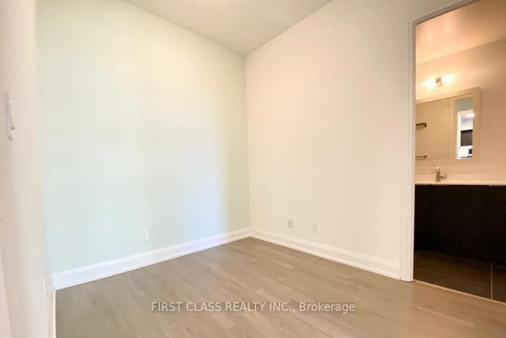 56 Annie Craig Drive Unit 1003 photo 4