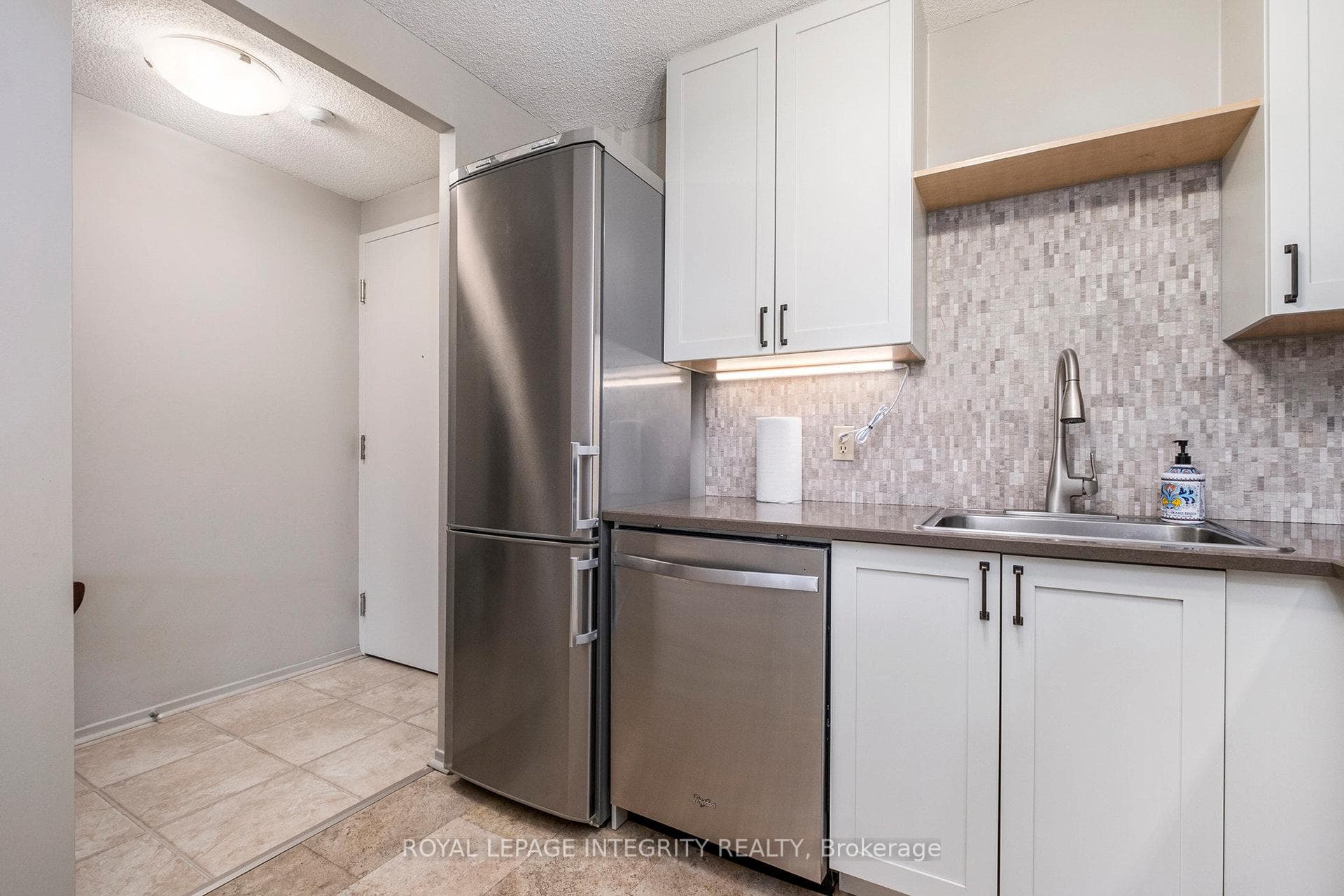 1025 Grenon Avenue Unit 210 photo 17
