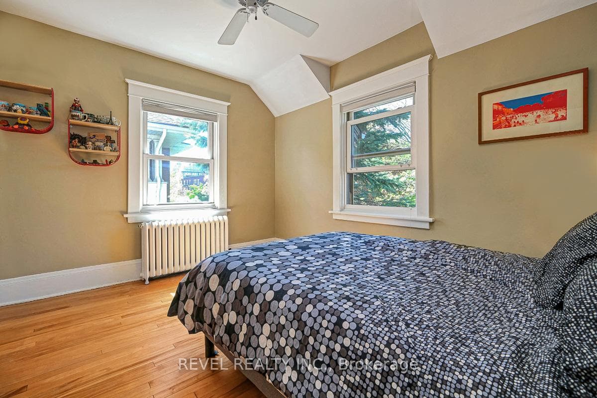 320 CLEMOW Avenue photo 25